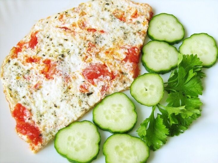Protein omelets with cheese and vegetables - a delicious breakfast option on an egg diet