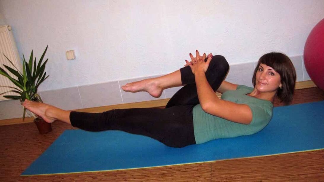 Exercise Simple press, helping to reduce the volume of the abdomen