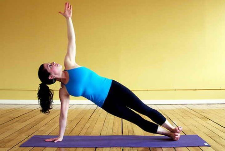 Vasishthasana poses for the recovery of the muscles in the arms